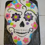 Instructions to Make a Skull Cake with fondant decorations